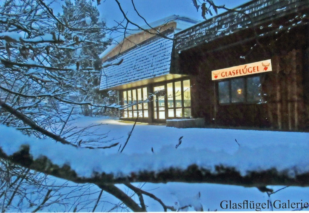 Außenansicht der Glasflügel-Galerie in Grabenstetten